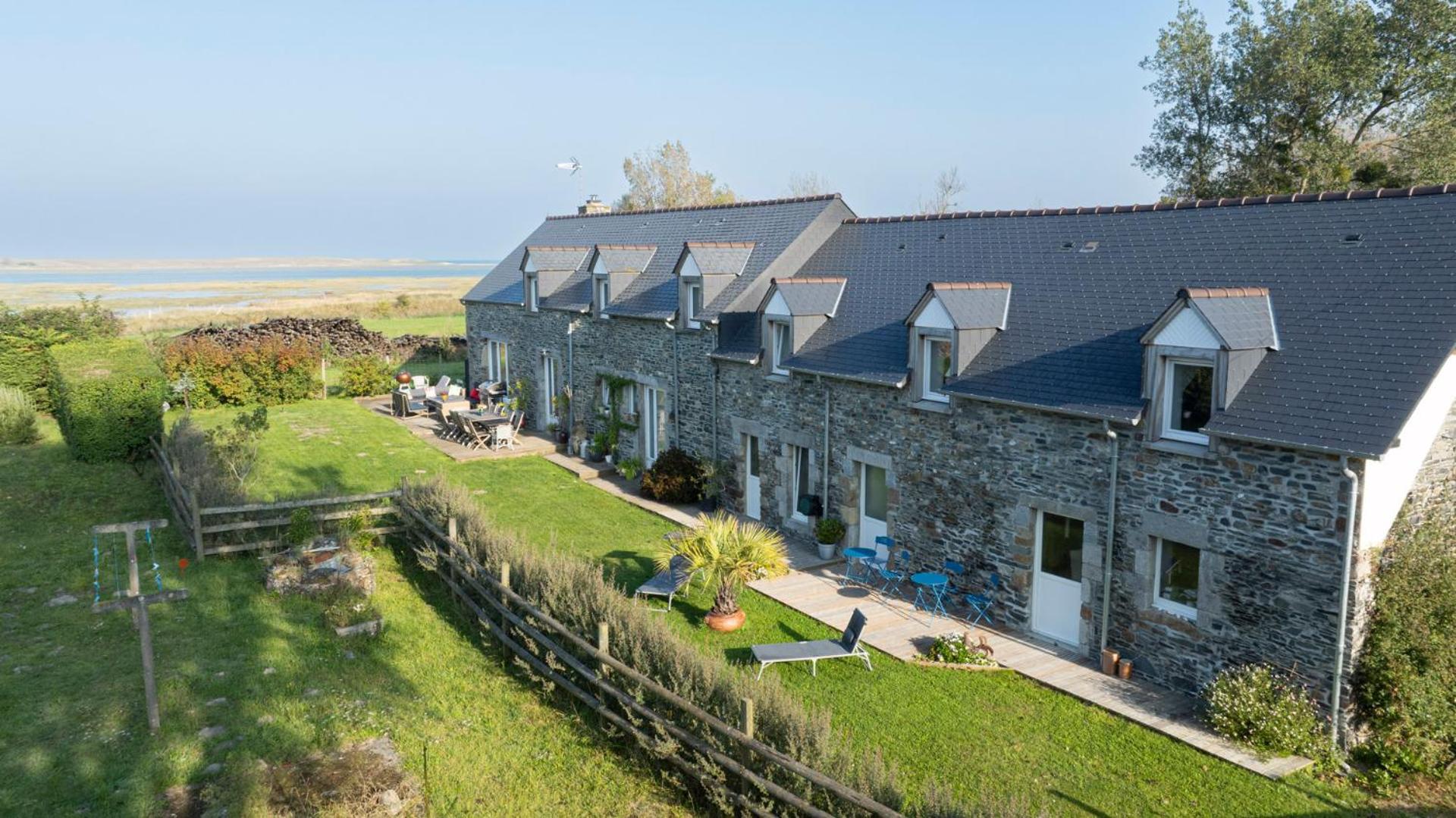Le Bout Du Monde Bed and Breakfast Bricqueville-sur-Mer Exteriör bild