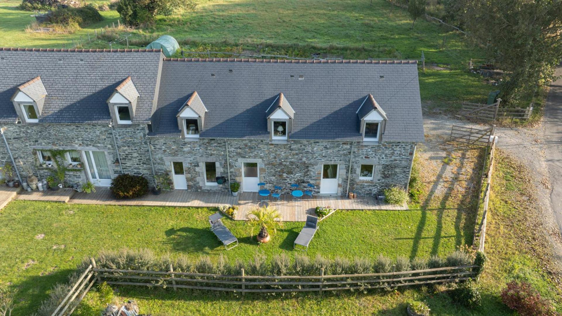 Le Bout Du Monde Bed and Breakfast Bricqueville-sur-Mer Exteriör bild